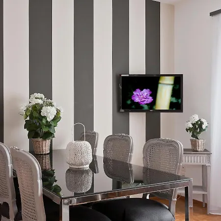Apartment Suite-15 By Interhome *